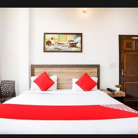 Hotel Surya Inn Új-Delhi Kültér fotó
