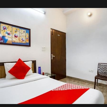 Hotel Surya Inn Új-Delhi Kültér fotó